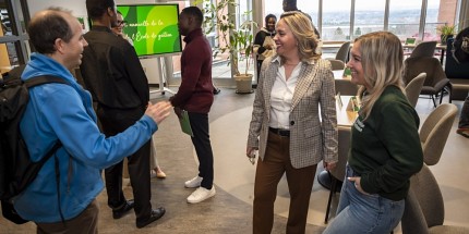 Deux membres du corps professoral honorés pour leur rigueur et leur passion de la recherche
