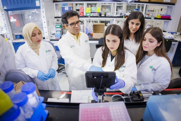 Taha Azad, with (from left to right): Zumama Khalid (PhD student), Abril Ixchel Munoz Zuniga (MSc student), Nika Kooshki Zamani (PhD student) and Mahsa Ahmadi (PhD student), co-authors of the article and IRCUS students in the Microbiology Program at the Faculty of Medicine and Health Sciences. They played a crucial role in performing the tumour immune profiling, cell experiments, and statistical analyses and in the writing the article.