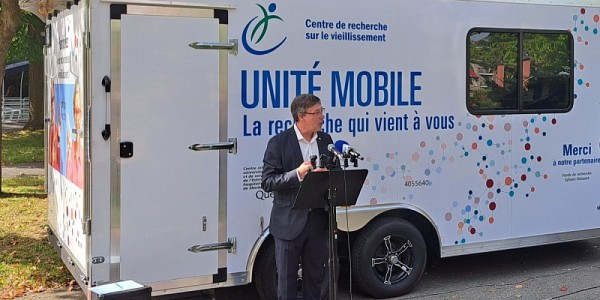 Professeur Jean-Pierre Perreault, vice-recteur &agrave; la recherche et aux &eacute;tudes sup&eacute;rieures, Universit&eacute; de Sherbrooke