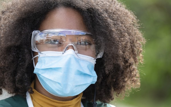 Alors que le port du masque de proc&eacute;dure est obligatoire partout sur les campus, le projet de r&eacute;cup&eacute;ration rev&ecirc;t une importance des plus cruciales sur le plan environnemental.