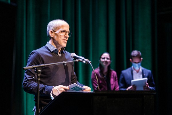 Lors du d&eacute;voilement, le recteur Pierre Cossette a tenu &agrave; souligner l&rsquo;importance de d&eacute;velopper une relation de confiance et de r&eacute;ciprocit&eacute; avec les peuples autochtones.