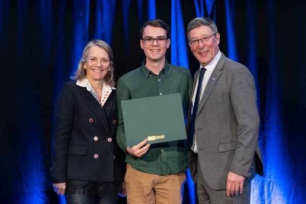 Les travaux d'&Eacute;douard Moffet, boursier d'excellence Laurent et Claire B. Beaudoin, portent sur le d&eacute;veloppement de technologies &agrave; impact tangible, en particulier dans le domaine environnemental, qui am&eacute;liorent la prise de donn&eacute;es et contribuent &agrave; la protection des &eacute;cosyst&egrave;mes.