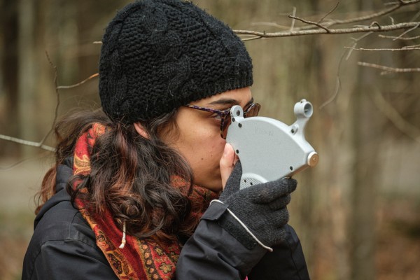 La formation pratique sur le terrain permet de contextualiser les savoirs appris en classe.