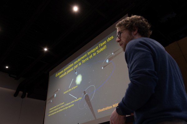 L'UdeS sort de ses murs pour transmettre et vulgariser le savoir scientifique aupr&egrave;s des plus jeunes dans les &eacute;coles.