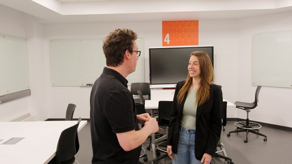 Se former en continu dans l'exercice de leurs fonctions permet &agrave; Ariane Hilmann Beauchesne et Simon Bolduc de bien jouer leur r&ocirc;le de conseil p&eacute;dagogique &agrave; l'UdeS.