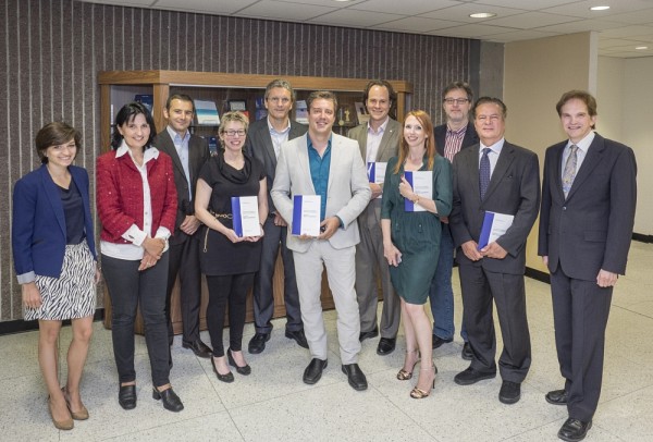 Lors du lancement officiel : Marie-Sophie Demoflys,Catherine Ribot, Nicolas Ferrier, &Eacute;dith V&eacute;zina, Christophe Albig&egrave;s, David Gilles, S&eacute;bastien Lebel-Grenier, Carine Jallamion, St&eacute;phane Bernatchez, Herv&eacute; Cassan et Daniel Proulx.