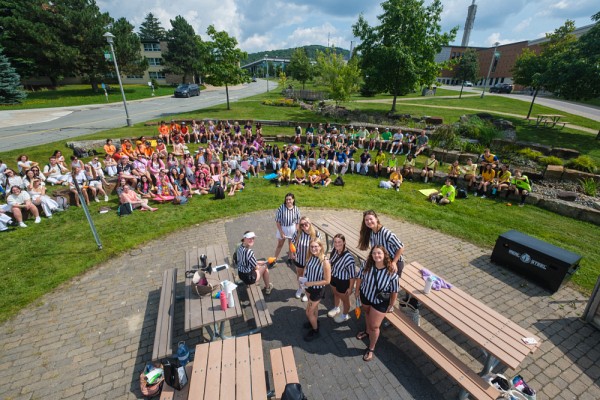 Les b&eacute;n&eacute;voles et les nouvelles personnes &eacute;tudiantes lors des int&eacute;grations 2024 du programme de communication appliqu&eacute;e