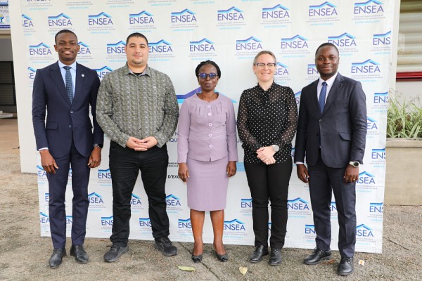 Pascale Lafrance et Yacine Tabet se sont rendus dans les trois &eacute;tablissements africains afin de mettre en place les structures d&rsquo;attribution des bourses avec les partenaires.