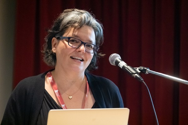 Annie Carrier, professeure &agrave; l&rsquo;&Eacute;cole de r&eacute;adaptation de la FMSS et chercheuse au Centre de recherche sur le vieillissement, CIUSSS de l&rsquo;Estrie &ndash; CHUS