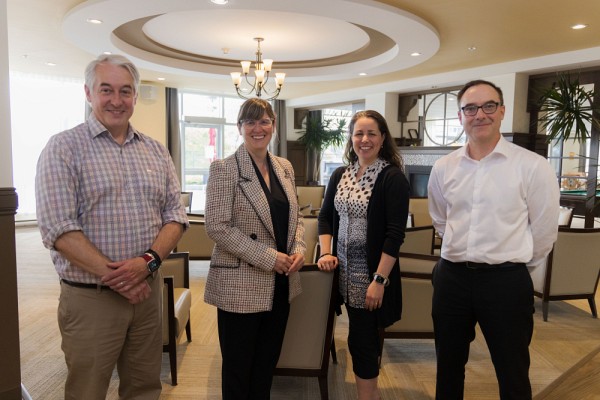 Pr Dominique Dorion, doyen de la FMSS, Pre Isabelle Dionne, directrice du Centre de recherche sur le vieillissement, Pre M&eacute;lanie Levasseur, chercheuse attitr&eacute;e au projet de recherche et&nbsp;Matias Duque, directeur g&eacute;n&eacute;ral de la Fondation Luc Maurice