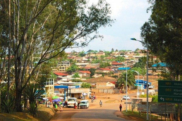 Mukoni, la ville o&ugrave; les &eacute;tudiantes ont s&eacute;journ&eacute;, vue du chemin au retour de l'h&ocirc;pital.