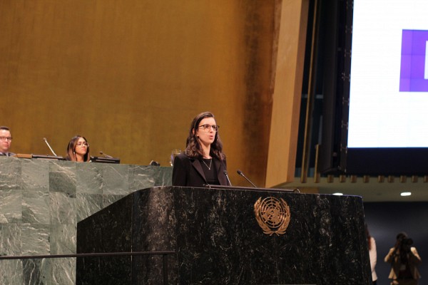Mariane Hamel repr&eacute;sentante, comme d&eacute;l&eacute;gu&eacute;e, la d&eacute;l&eacute;gation de la Facult&eacute; de droit de l&rsquo;Universit&eacute; de Sherbrooke au NMUN.