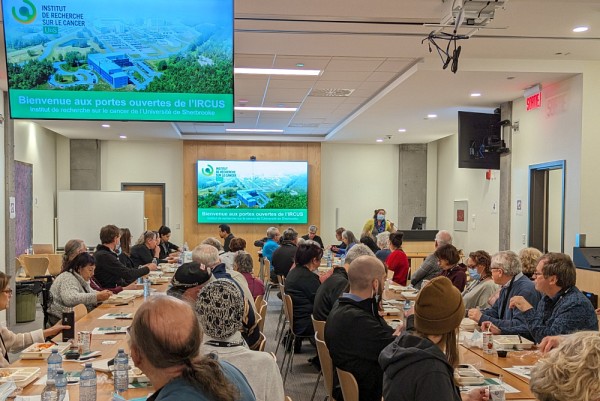 Un moment fort des Portes ouvertes de l'IRCUS, un d&icirc;ner o&ugrave; les &eacute;changes sont empreints de curiosit&eacute;s, d'&eacute;motions mais surtout d'espoir d'un avenir sans cancer.