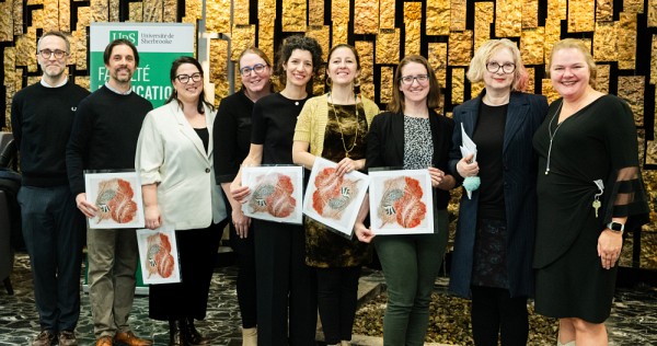 Matthieu Petit, vice-doyen &agrave; la formation, le Collectif &Eacute;co-Lier (Louis Gosselin, Barbara Meilleur, Kara Edward, M&eacute;lanie Champoux, Patricia-Anne Blanchet, Marianne Homier, Kassandra L'Heureux (absente) et&nbsp;Christophe Point (absent)), Maia Morel, professeure au D&eacute;partement de l'enseignement au pr&eacute;scolaire et au primaire, et Anne Lessard, doyenne de la Facult&eacute; d'&eacute;ducation.