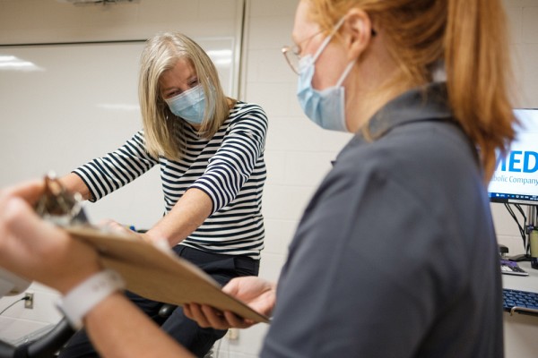 L'UdeS allie ses forces &agrave; celles de ses partenaires pour r&eacute;pondre &agrave; des probl&eacute;matiques et des besoins sp&eacute;cifiques de la soci&eacute;t&eacute;.