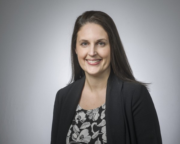 Myriam Lemelin,&nbsp;professeure adjointe en g&eacute;omatique appliqu&eacute;e &agrave; l&rsquo;Universit&eacute; de Sherbrooke et titulaire de la Chaire de recherche du Canada en t&eacute;l&eacute;d&eacute;tection de la g&eacute;ologie nordique et spatiale.