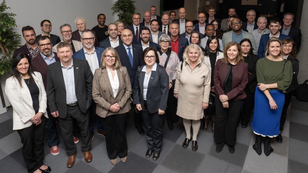 Les donatrices et donateurs de cette &eacute;dition 2026, en compagnie des membres du d&eacute;canat de l'&Eacute;cole de gestion.