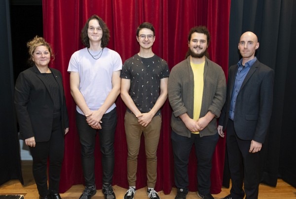 Pr Anick Lessard, F&eacute;lix Pageau Laberge, r&eacute;cipiendaire de la Bourse d&rsquo;admission issue du concours&nbsp;C&eacute;geps en concert,&nbsp;Nicolas Plourde et&nbsp;L&eacute;o Cyr, r&eacute;cipiendraire de la bourse d'admission de l'&Eacute;cole de musique et Pr&nbsp;Andr&eacute; Cayer.