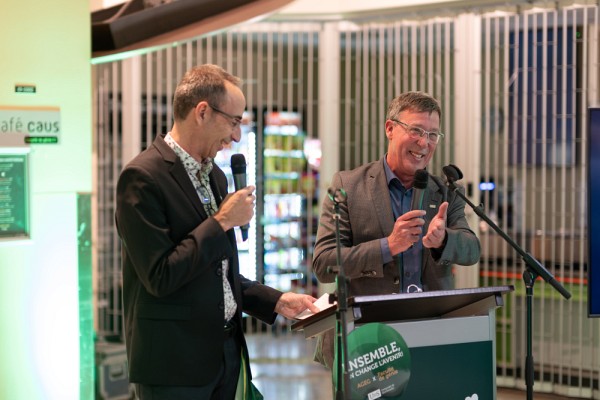 Pr&nbsp;Jean Proulx, vice-recteur aux finances, aux infrastructures et au num&eacute;rique et Pr Jean-Pierre Perreault, recteur de l'Universit&eacute; de Sherbrooke.