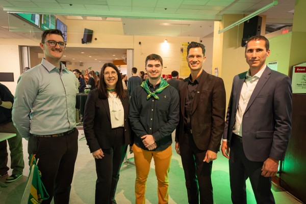 Alexandre Baril, pr&eacute;sident de l'AGEG;&nbsp;Nathalie Roy, doyenne de la Facult&eacute; de g&eacute;nie;&nbsp;&Eacute;tienne Renaud, ancien pr&eacute;sident de l&rsquo;AGEG et directeur du projet d&rsquo;agrandissement;&nbsp;Mathieu Nuth,&nbsp;vice-doyen au recrutement, aux communications et &agrave; la philanthropie;&nbsp;Hugues Grand'Maison, directeur administratif de la Facult&eacute; de g&eacute;nie.