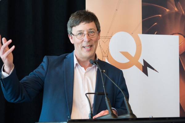 Pr Jean-Pierre Perreault, vice-recteur &agrave; la recherche et aux &eacute;tudes sup&eacute;rieures de l&rsquo;Universit&eacute; de Sherbrooke.