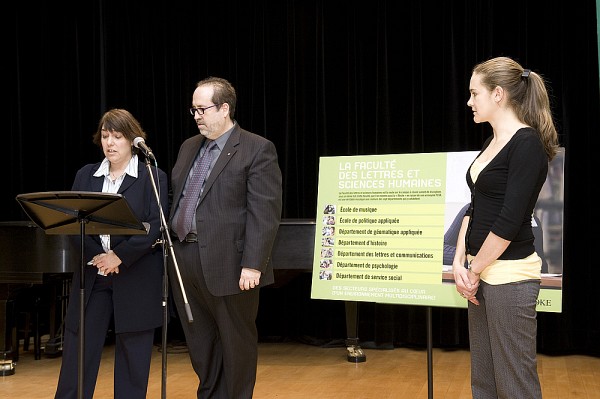 Les donateurs Anne Hurtubise et Luc Sauv&eacute; racontent l&rsquo;histoire de Daniel Hurtubise, en compagnie de l&rsquo;&eacute;tudiante r&eacute;cipiendaire Val&eacute;rie Meloche.