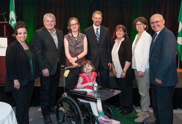 Les 5 laur&eacute;ats de la premi&egrave;re &eacute;dition des Prix Inspiration. S'est jointe sur cette photo, la petite Lauralie, la fille de Genevi&egrave;ve Gaudette, laur&eacute;ate dans la cat&eacute;gorie R&eacute;silience.