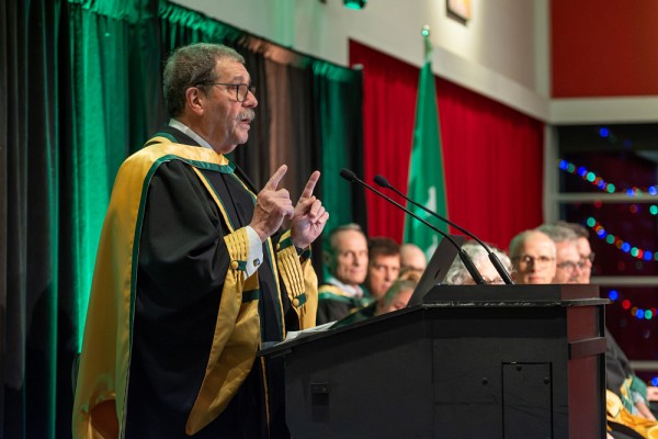 En plus d&rsquo;avoir ouvert la voie &agrave; la science de l'information quantique, Alain Aspect a inspir&eacute; et inspire encore de nombreuses g&eacute;n&eacute;rations de chercheuses et de chercheurs.