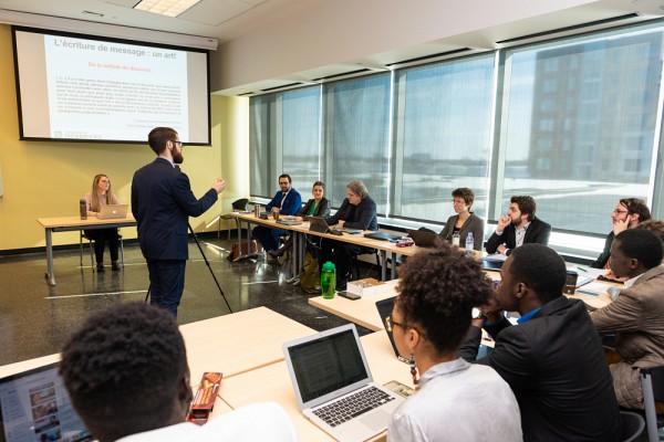 Le doctorat en philosophie pratique est offert aux campus de Sherbrooke et de Longueuil.