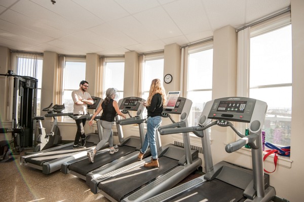 &Agrave; la salle d&rsquo;entrainement et de tests physiques du Centre de recherche sur le vieillissement.