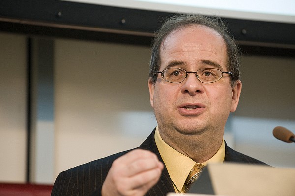 Pr Michel Dion, titulaire de la chaire