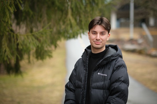 &Eacute;tudiant au baccalaur&eacute;at en &eacute;tudes de l'environnement, J&eacute;r&eacute;mie Bolduc&nbsp;repr&eacute;sente &eacute;galement l&rsquo;UdeS au sein du conseil de leadership &eacute;tudiant sur le climat du&nbsp;R&eacute;seau universitaire international pour l&rsquo;action climatique&nbsp;(UniC).