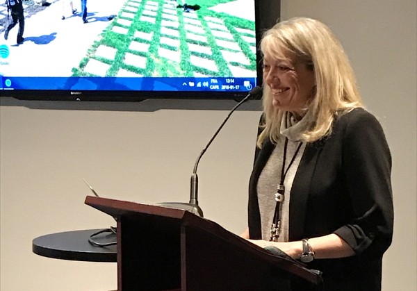 La professeure Denyse R&eacute;millard, vice-rectrice &agrave; l'administration et au d&eacute;veloppement durable