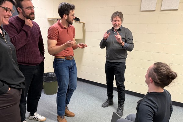 Des &eacute;changes riches et inspirants&nbsp;dans une classe &agrave; l&rsquo;approche p&eacute;dagogique unique.