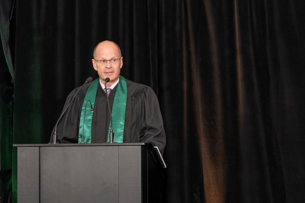 Coll&egrave;gue de la premi&egrave;re heure de Carole Beaulieu, le professeur Richard Blouin a prononc&eacute; un &eacute;loge bien senti en l'honneur de celle avec qui il a partag&eacute; de tr&egrave;s nombreux moments de science et d'humanit&eacute; au fil de sa carri&egrave;re.
