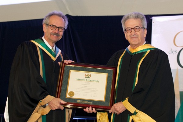 Le vice-recteur adjoint aux &eacute;tudes, Andr&eacute; Beauchesne et le docteur d'honneur, Conrad Lecomte.