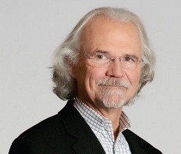 Max Fehlmann, codirecteur de la th&egrave;se de Denis de la Durantaye et professeur associ&eacute; au D&eacute;partement de management et gestion des ressources humaines de la Facult&eacute; d'administration de l&rsquo;UdeS. Il agit &eacute;galement &agrave; titre de pr&eacute;sident et chef de direction de N&Eacute;OMED.