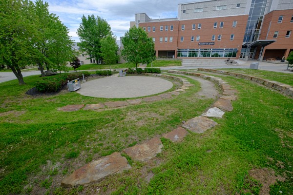 Un guide p&eacute;dagogique sera produit en vue d'outiller le personnel enseignant souhaitant utiliser les classes &agrave; l'ext&eacute;rieur.