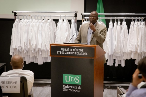 Le Dr&nbsp;Aboubacar Ciss&eacute;, professeur d'enseignement clinique, a prononc&eacute; la conf&eacute;rence Brigitte-Perreault sur le professionnalisme et l&rsquo;humanisme.