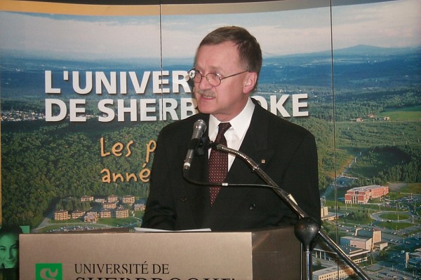 Les huit ann&eacute;es de l'administration Reid ont &eacute;t&eacute; marqu&eacute;es par le renouveau et le d&eacute;veloppement pour l'Universit&eacute; de Sherbrooke.