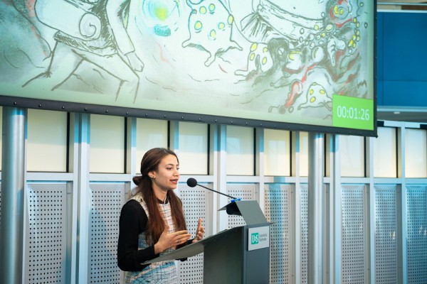 &Agrave; l&rsquo;aide d&rsquo;un visuel &eacute;poustouflant, Nada a pr&eacute;sent&eacute; ses travaux portant sur l'ath&eacute;roscl&eacute;rose, une maladie qui augmente les risques de probl&egrave;mes cardiovasculaires