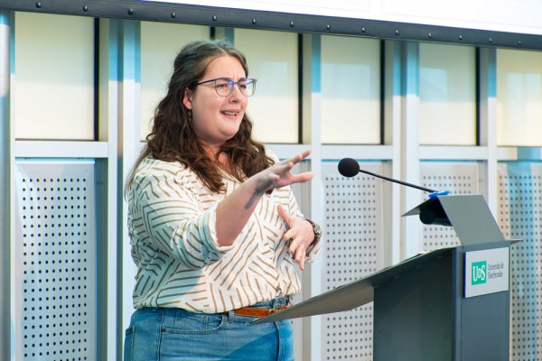Florence Desch&ecirc;nes (D&eacute;partement de biologie, Facult&eacute; des sciences)&nbsp;r&eacute;alise ses travaux de recherche sous la supervision du professeur Vincent Burrus.