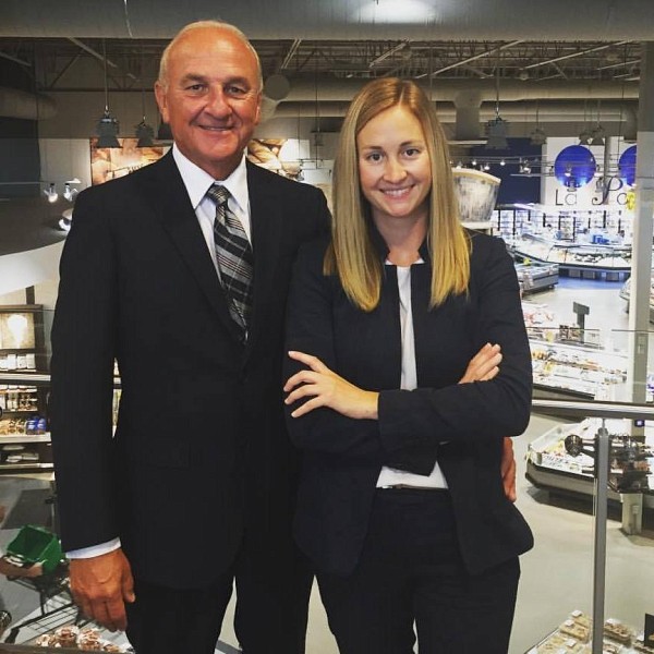 Annie accompagn&eacute;e de son p&egrave;re,Robert Paquette.