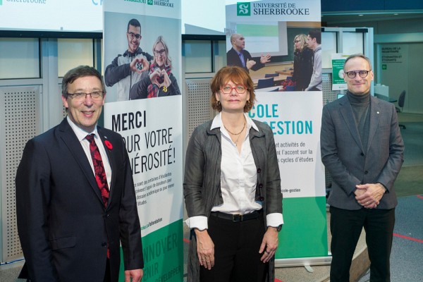 Le professeur Jean-Pierre Perreault, vice-recteur &agrave; la recherche et aux &eacute;tudes sup&eacute;rieures de l&rsquo;UdeS,&nbsp;H&eacute;l&egrave;ne Kyriakakis, pr&eacute;sidente de Createch et&nbsp;le professeur Jean Roy, doyen de l&rsquo;&Eacute;cole de gestion.