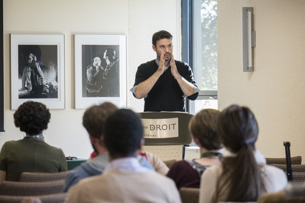 Marc-Antoine Dilhac est professeur adjoint en &eacute;thique et philosophie politique au d&eacute;partement de philosophie de l&rsquo;Universit&eacute; de Montr&eacute;al et titulaire de la Chaire de recherche du Canada en &eacute;thique publique et th&eacute;orie politique.