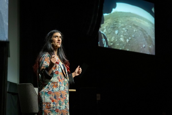 Farah Alibay, un mod&egrave;le de r&eacute;ussite qui a su repousser les fronti&egrave;res dans le domaine de l'a&eacute;rospatiale.