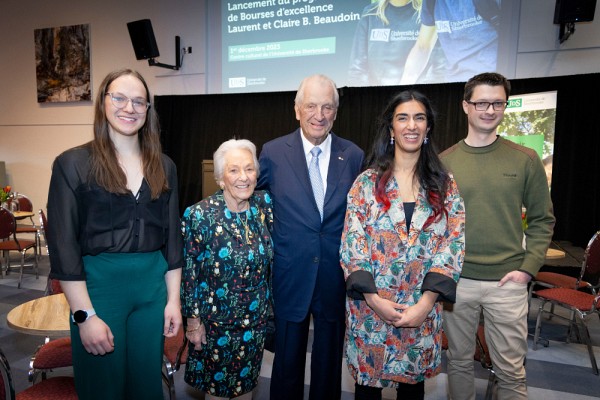 Farah Alibay a particip&eacute; au lancement du programme de bourses d'excellence Laurent et Claire B. Beaudoin, o&ugrave; elle a pu rencontrer le g&eacute;n&eacute;reux couple de donateurs ainsi que les deux premi&egrave;res personnes laur&eacute;ates de ces nouvelles bourses.