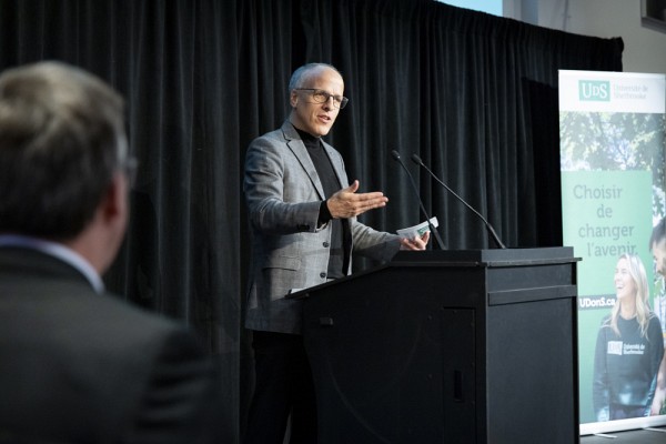 Le professeur Pierre Cossette, recteur, a tenu &agrave; remercier Laurent Beaudoin et Claire B. Beaudoin pour leur confiance, leur engagement et leur soutien envers l'UdeS.