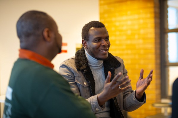 Adama, &eacute;tudiant&nbsp;&agrave; la ma&icirc;trise en g&eacute;nie logiciel, d&eacute;crit le sentiment de s&eacute;curit&eacute; qu'il a ressenti lors de sa premi&egrave;re visite au D&eacute;partement d'informatique.