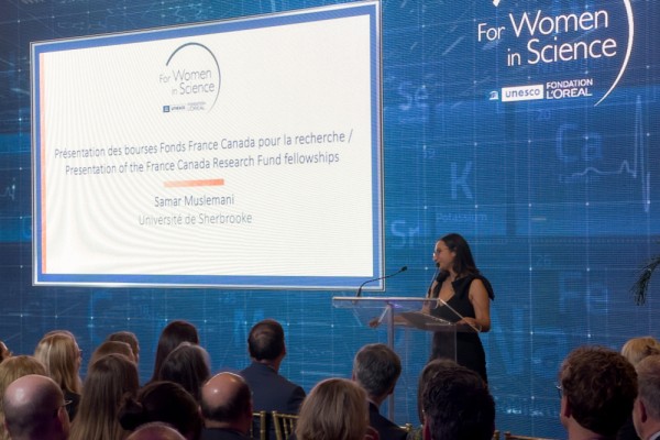 En 2024, Samar Muslemani a re&ccedil;u la prestigieuse bourse L&rsquo;Or&eacute;al Canada &ndash; UNESCO pour les femmes en science.